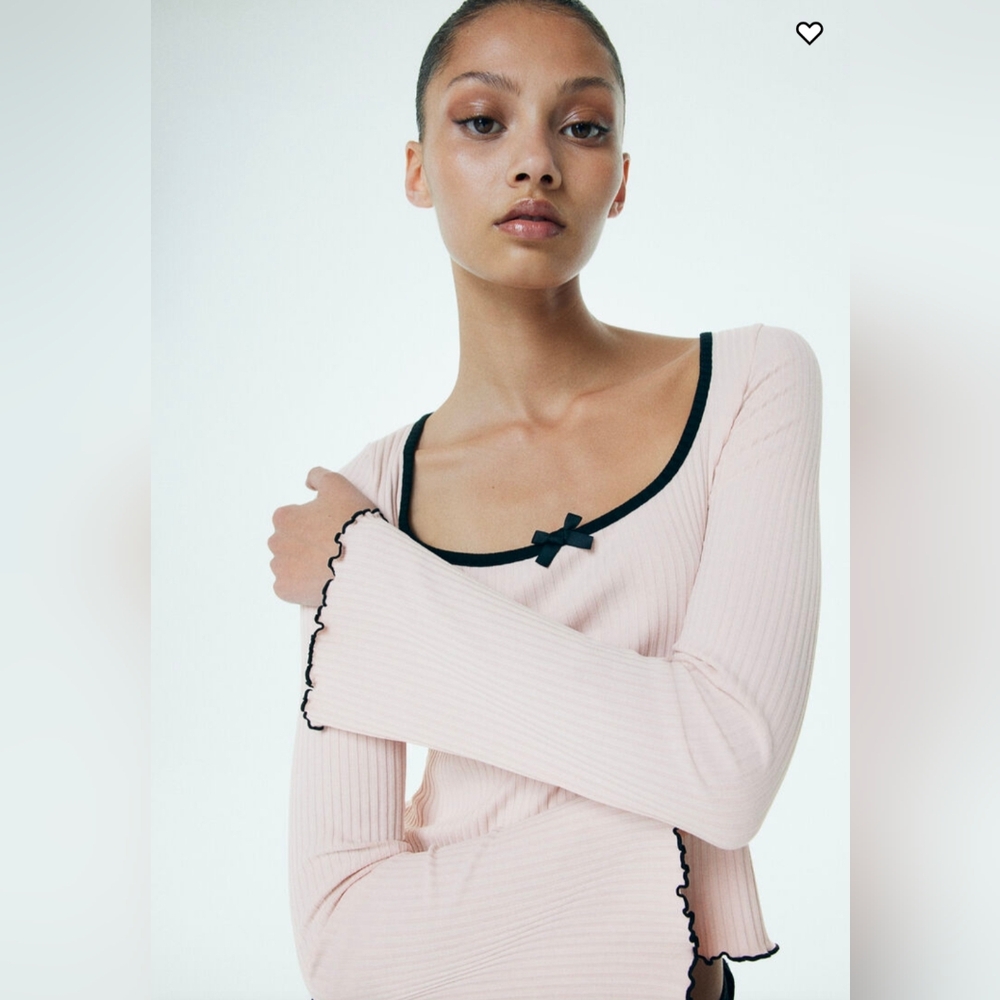 Cute H&M Black/Pink shirt with bow